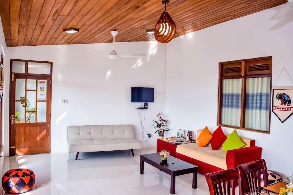 Saru Holiday Apartment - Upto 6 Guests Kandy Exterior foto