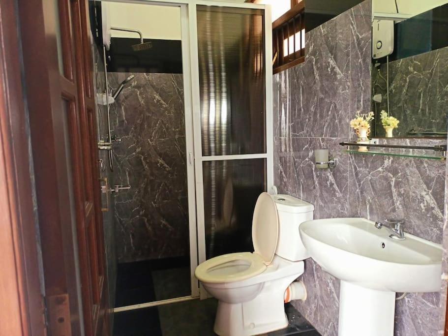 Saru Holiday Apartment - Upto 6 Guests Kandy Exterior foto
